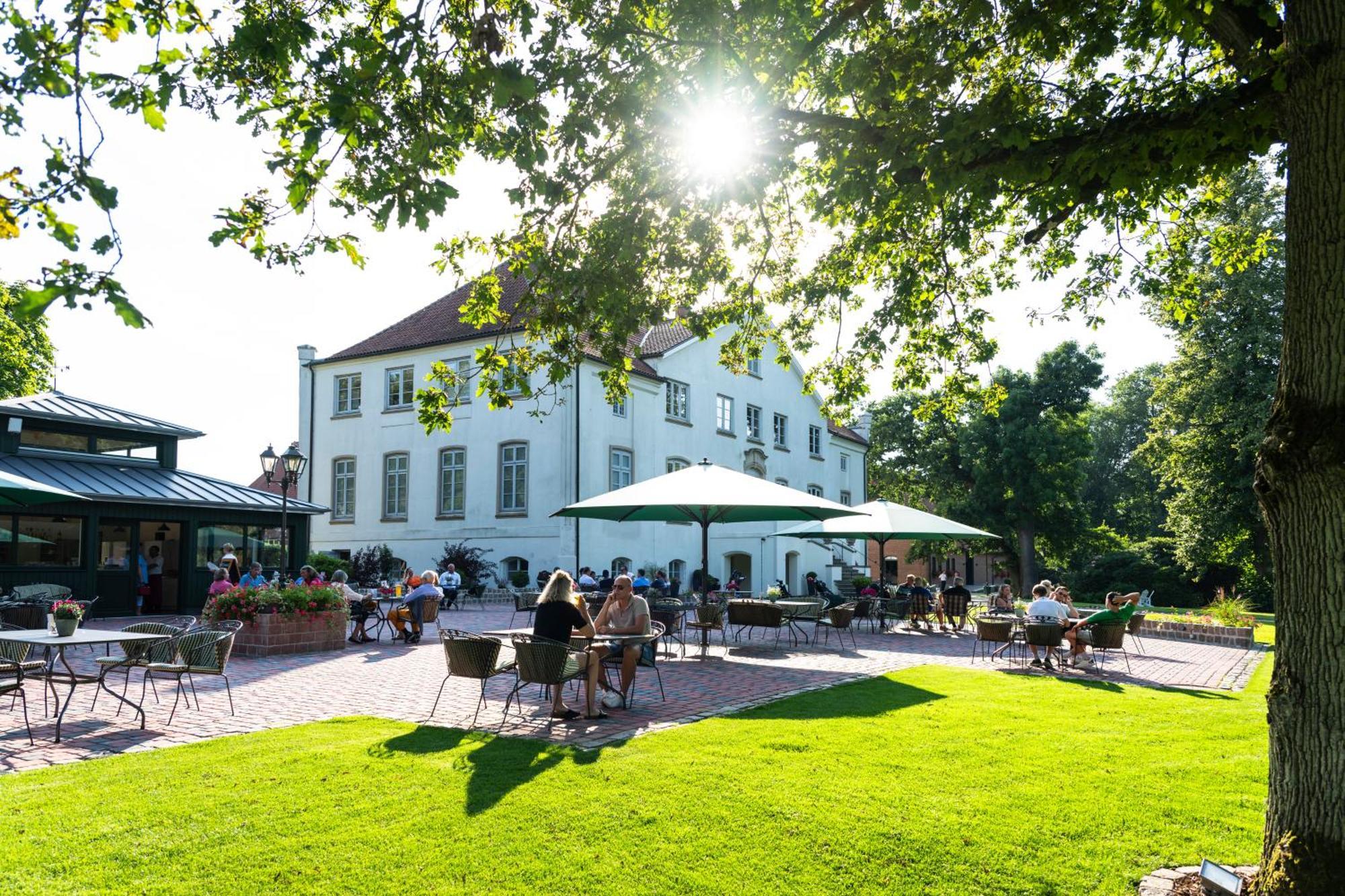 Hotel & Gaestehaus Gut Kaden Alveslohe Eksteriør bilde